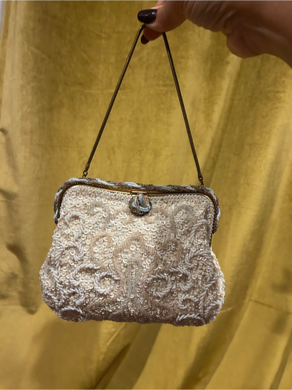 Vintage Walborg White Beaded Handbag – Elegant Mid-Century Evening Clutch